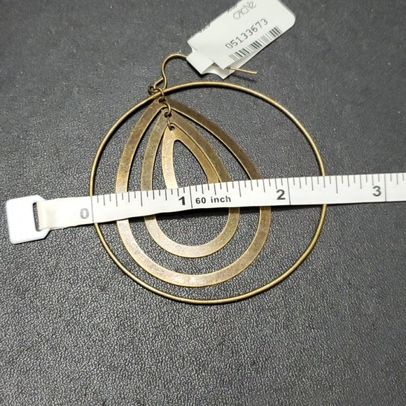 Cache gold tone layered earrings - Picture 6 of 9